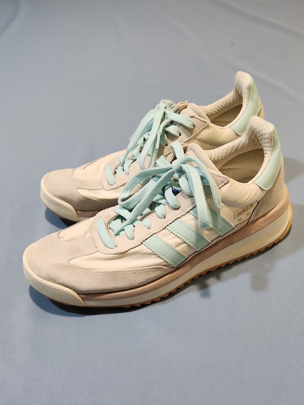 adidas Women's SL72 RTN Off White Semi Flash Aqua Sneakers. Size 11.